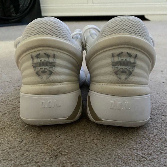 Men’s Adidas Donovan Mitchell Basketball Shoes - Picture 3 of 5